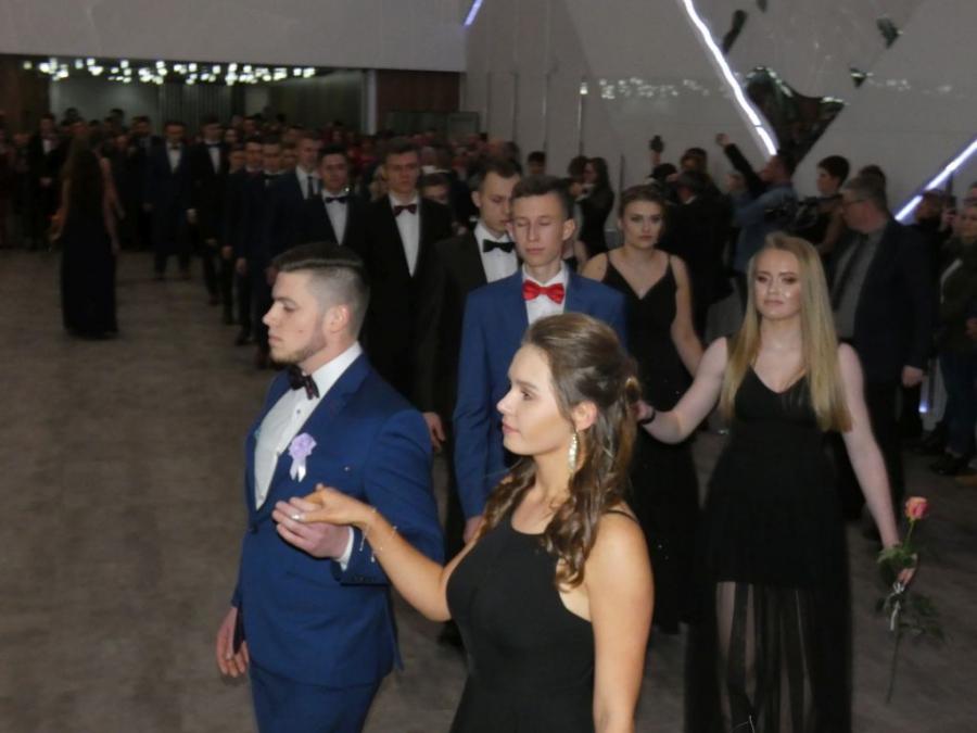Studniówka maturzystów Mechanika. Dziś bawią się w Portofine