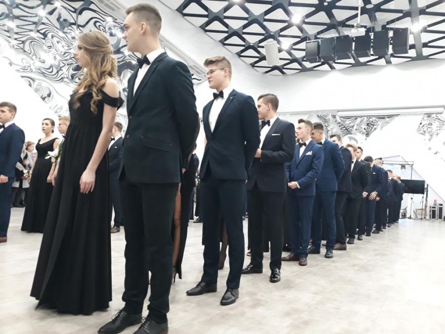 Dziś się bawi I Liceum. Studniówka rozpoczęta