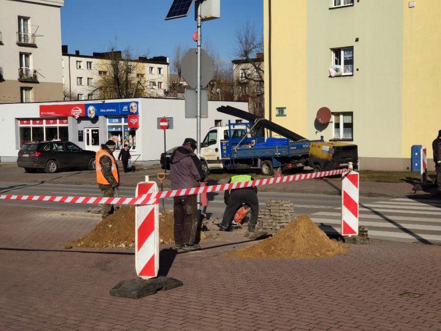 Budowa sygnalizacji świetlnej na skrzyżowaniu Tysiąclecia z Wyszyńskiego