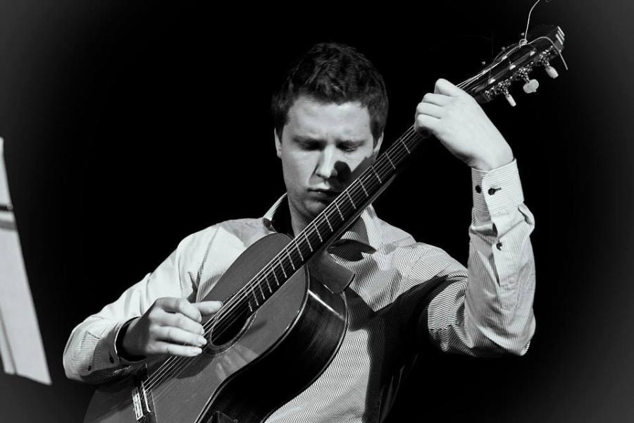 Koncert gitarzysty Krzysztofa Stępnia w MDK