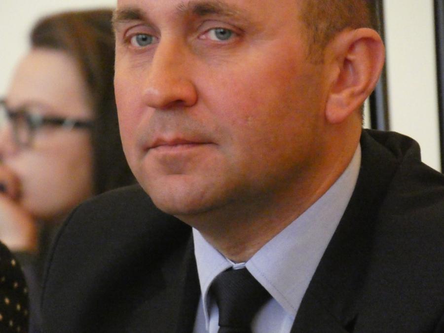 Radny Jacek Gębicz nie przechodzi do Porozumienia Jarosława Gowina