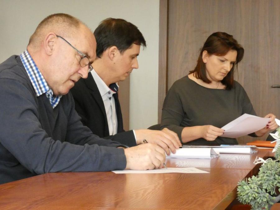 Rodzicie uczniów Piątki ostrzegają: zablokujemy całe Narutowicza