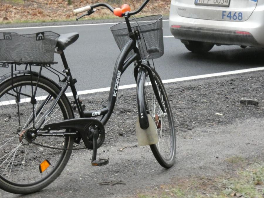 Rowerzysta potrącony przez ciężarówkę na DK91. Na pustej drodze