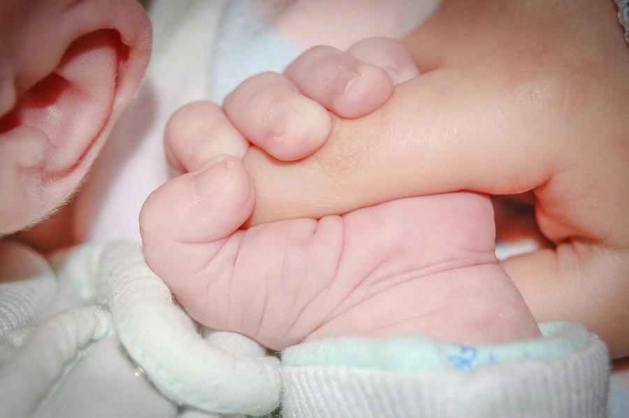 9-miesięczna dziewczynka ze śladami pobicia w radomszczańskim szpitalu