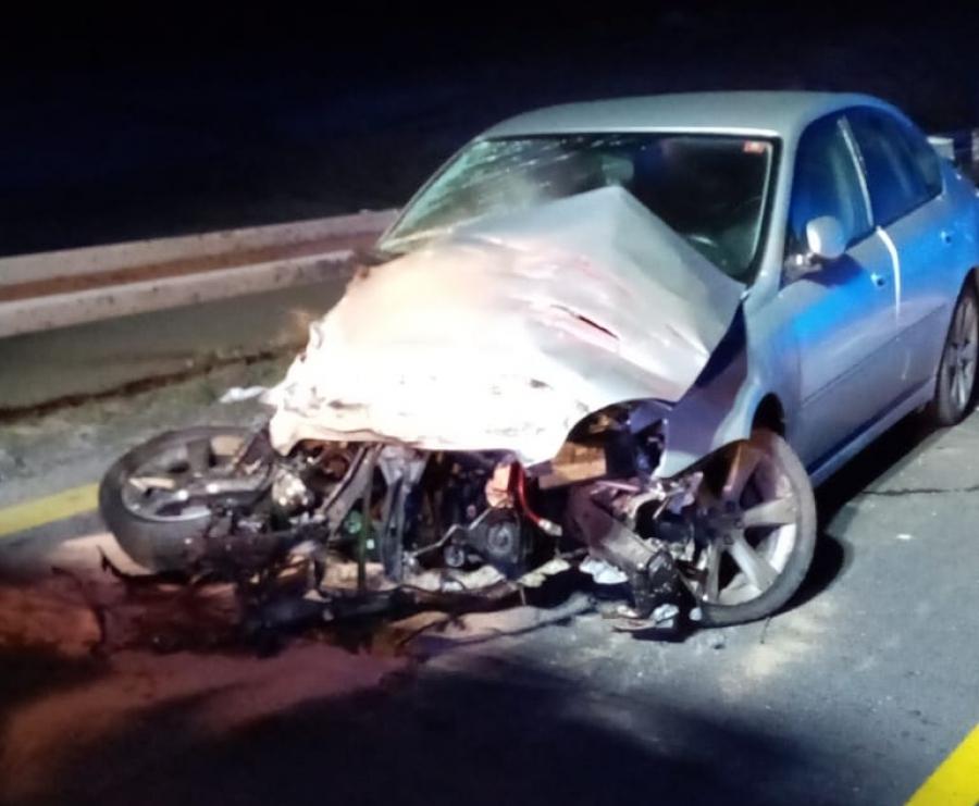 [ZDJĘCIA] Kierowca subaru jechał za szybko, zderzył się z ciężarówką