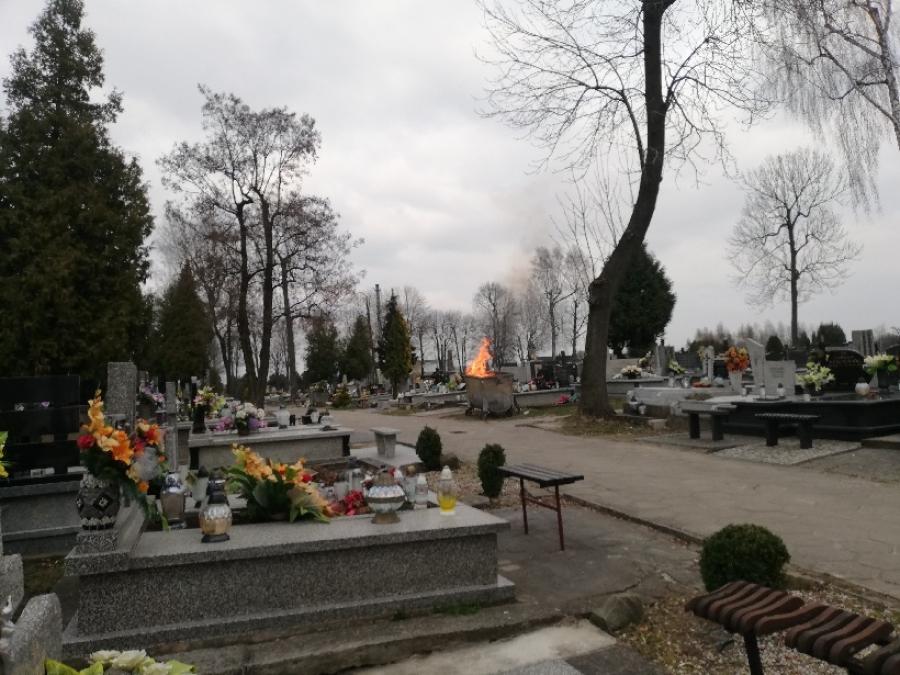 Pożar śmietnika na Nowym Cmentarzu