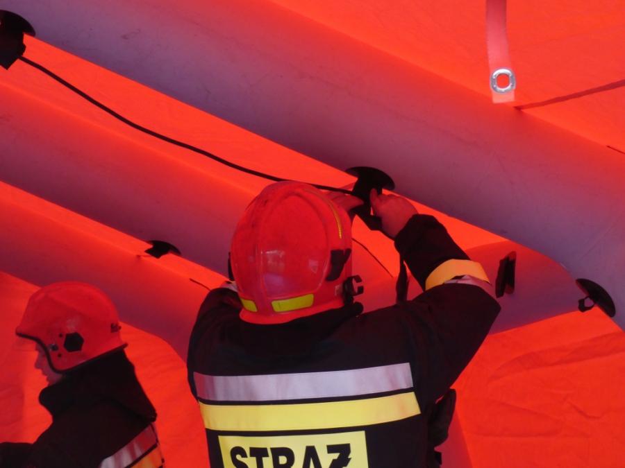 Strażacy już nie pilnują namiotów przy szpitalu. Nie cały czas