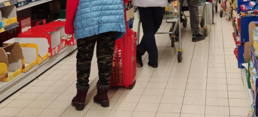 [KORONAWIRUS] Radomszczanka: Seniorzy! Nie blokujcie sklepów!