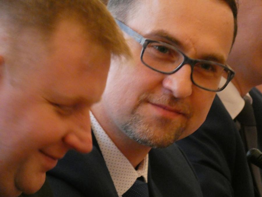 [KORONAWIRUS] Dębski zapowiada: nadzwyczajna sesja musi się odbyć. Przedsiębiorcy czekają na pomoc