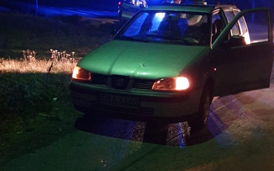 Pijany 56-latek za kierownicą seata wjechał do rowu