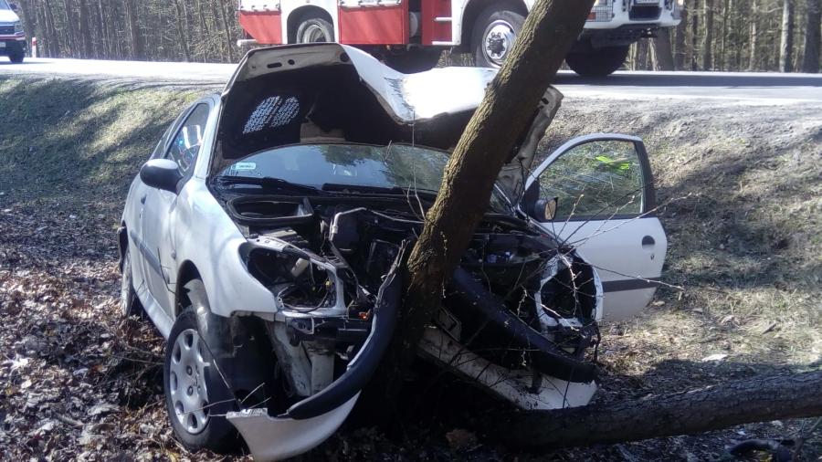 Skręcał w lewo i uderzył w BMW, które go wyprzedzało