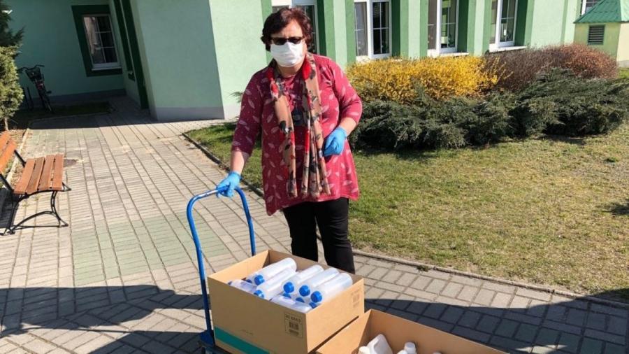 [KORONAWIRUS] Firmy przekazały płyn do dezynfekcji. Trafił do DPS-ów