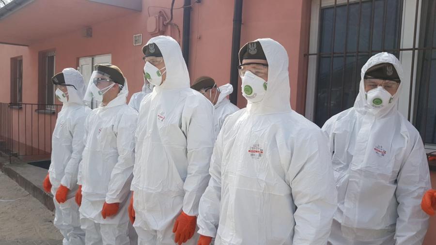 Wczoraj ewakuacja, dzisiaj dekontaminacja. Przez żołnierzy chemików