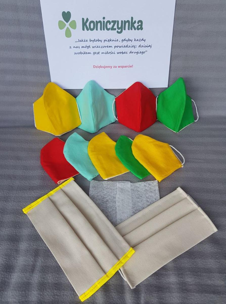 Maseczki od Stowarzyszenia Koniczynka - w ofercie pakiety rodzinne