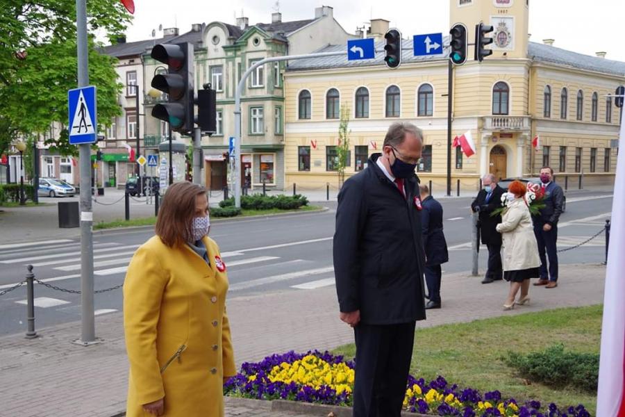 229. rocznica uchwalenia Konstytucji 3 Maja. Prezydent i wiceprzewodnicząca złożyli kwiaty