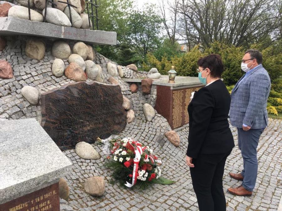Poseł Milczanowska w hołdzie zamordowanym żołnierzom KWP