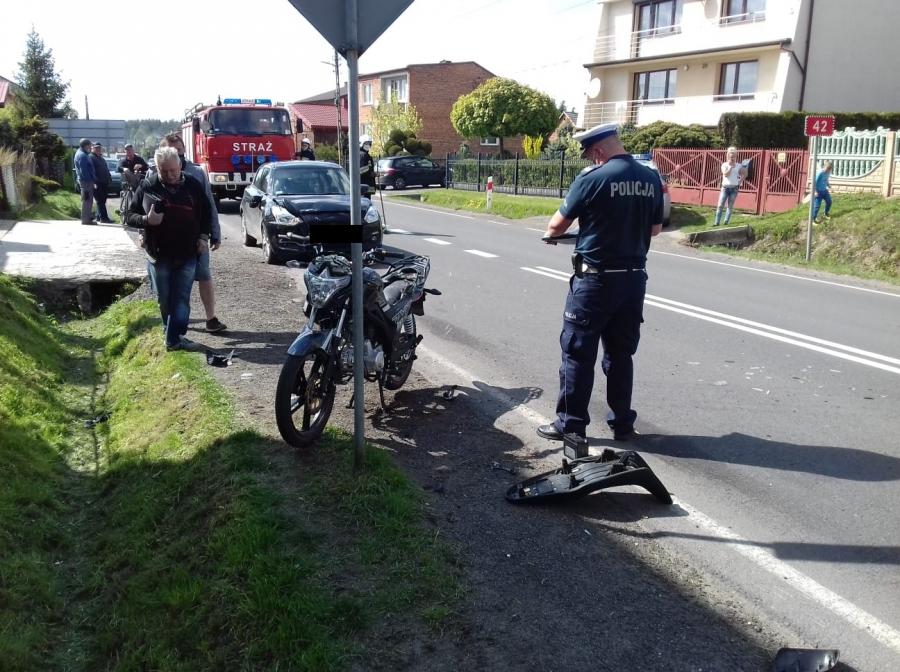 [ZDJĘCIA] Wola Jedlińska: czołowe zderzenie motocykla z autem osobowym