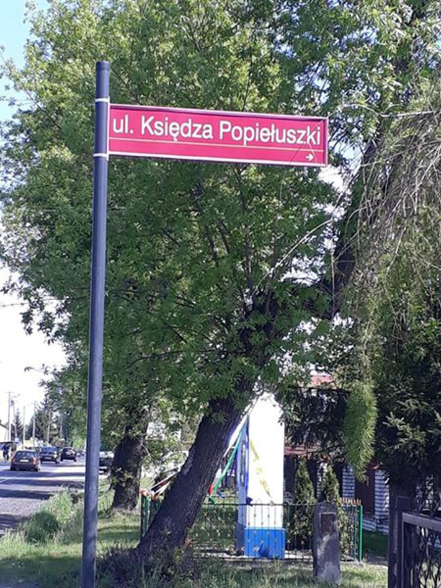Kanalizacja i asfalt na ul. Popiełuszki na Bartodziejach