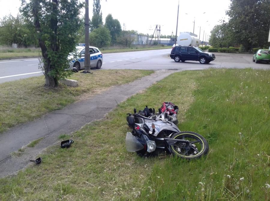 Nie spojrzał w lusterko i zderzył się z motocyklistą