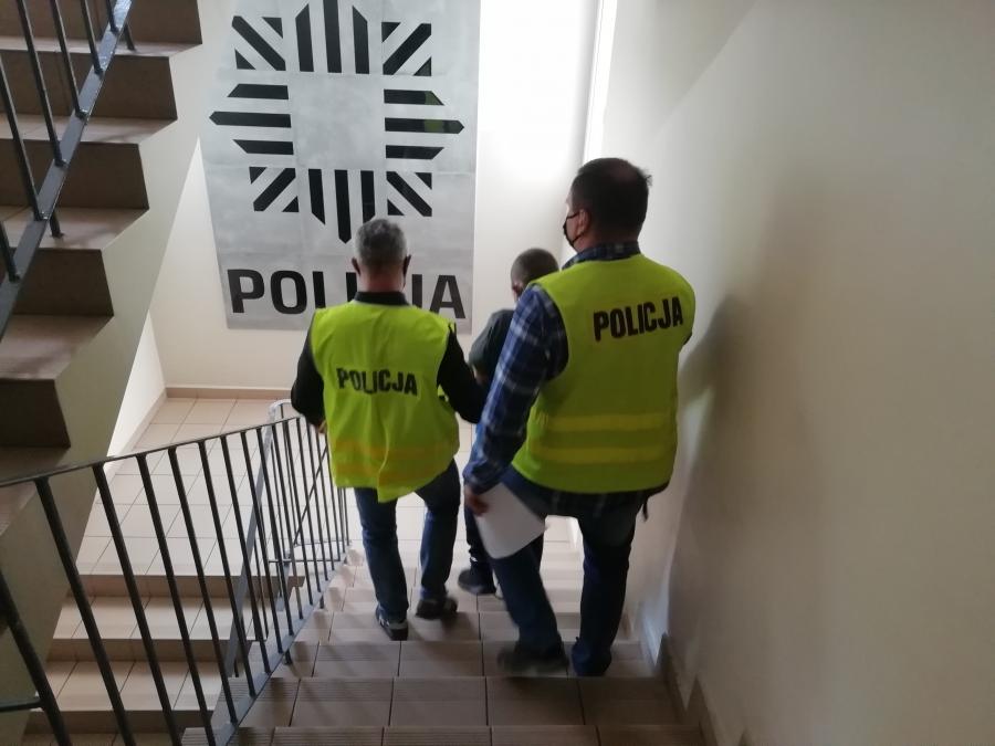 Ukradli auto i sprzęt o wartości 45 tys. zł. Grozi im 10 lat więzienia