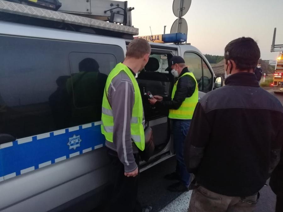 Zderzenie na DK1 w Kamieńsku. Kierowca opla wyjechał przed mercedesa