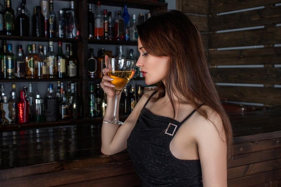 Alkohol, narkotyki - zagubiony nastolatek w czasie epidemii