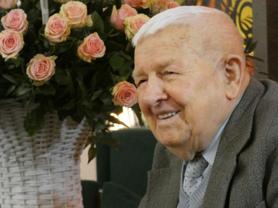Pan Wacław kończy dziś 100 lat życia. Z tego ponad 70 w drodze