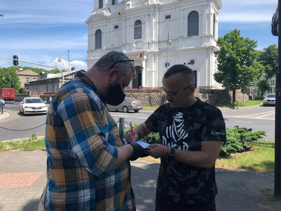 PO: zbierają podpisy na Trzaskowskiego. W różnych miejscach i godzinach