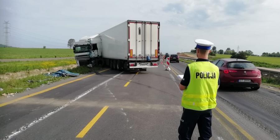 [AKTUALIZACJA] Zderzenie ciężarówek w gminie Gomunice, w okolicach Kosówki