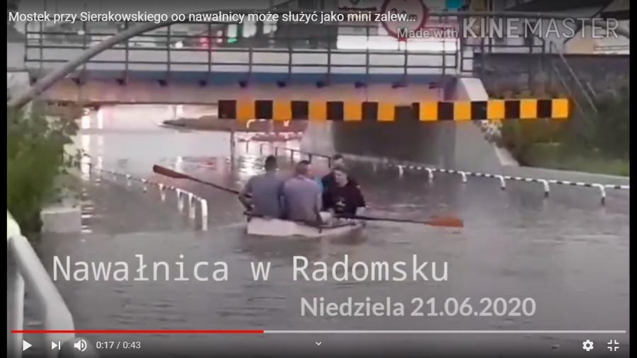 [WIDEO] Chcecie coś z Lidla? Młodzi ludzie pływają łódką po Radomsku