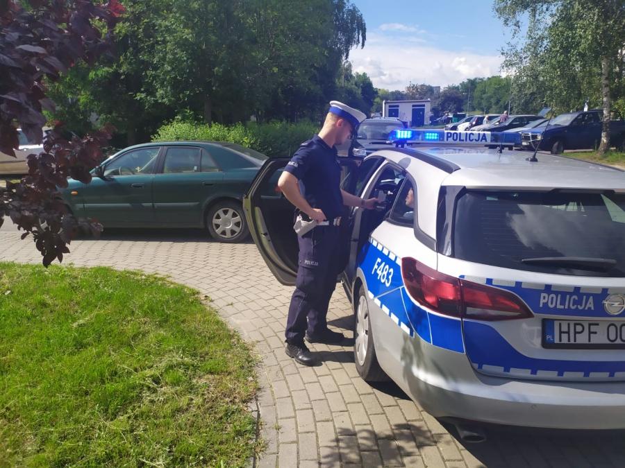 55-latek miał 0,35 w wydychanym. Uszkodził dwa auta i odjechał
