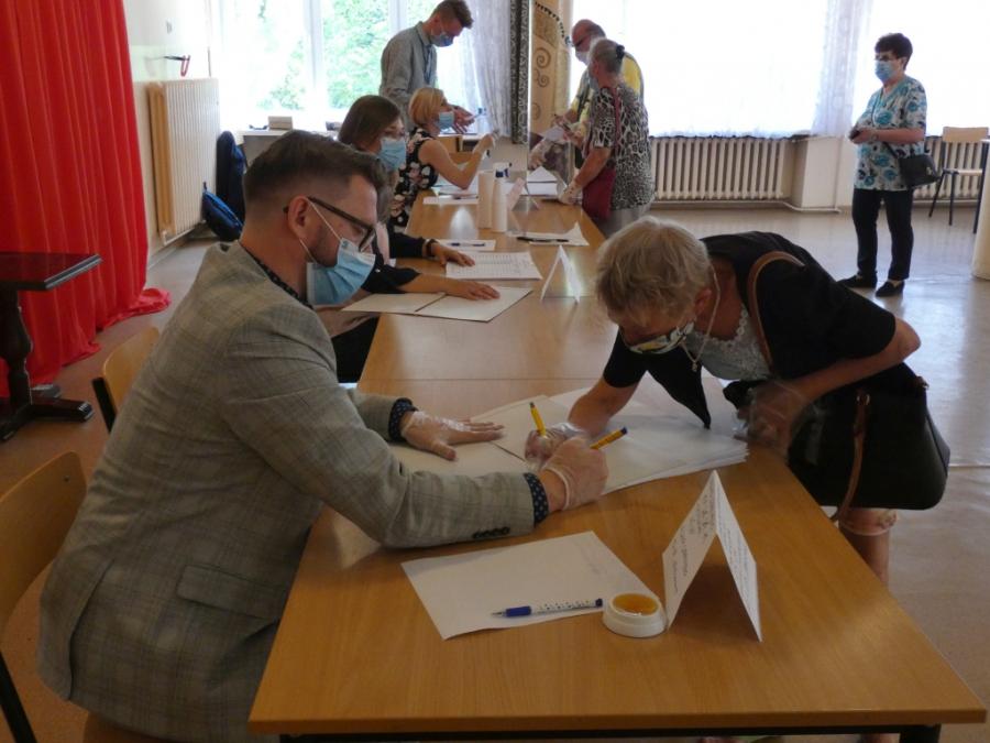 [WYBORY] Cząstkowe wyniki z Radomska: we wszystkich komisjach wygrywa Duda