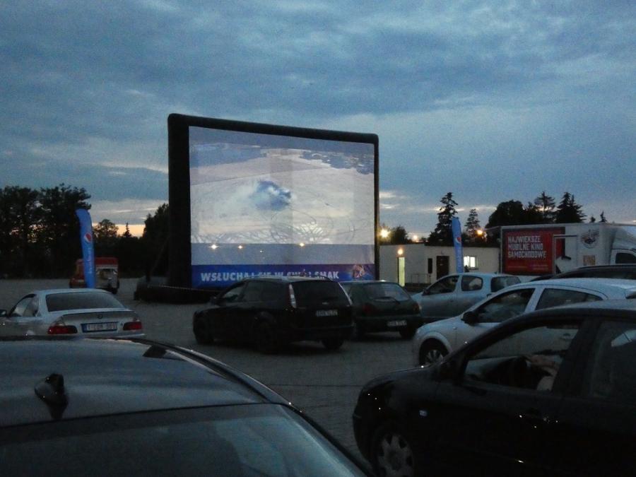 Kino samochodowe na Targowicy, czyli do dwóch razy sztuka