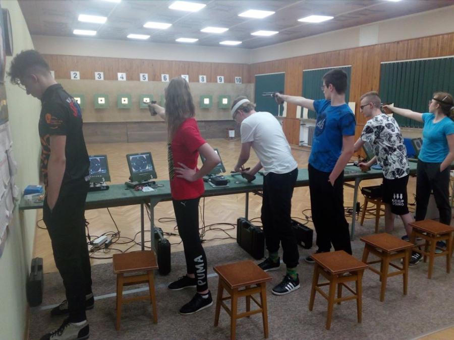 Zgrupowanie zawodników klubu strzeleckiego 10-tka