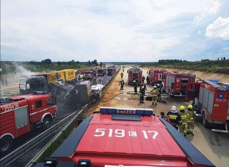 Wypadek na DK-1 między Radomskiem a Częstochową. Rannych kilkadziesiąt osób