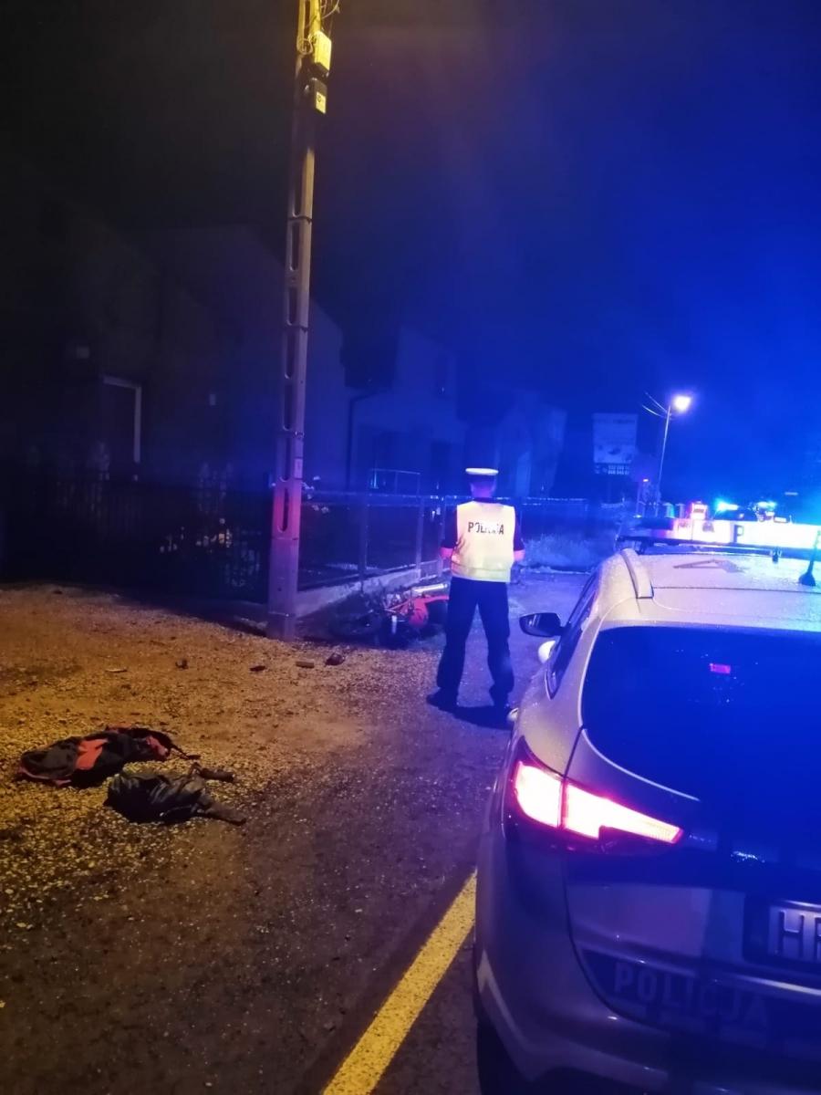 Ukraińcy na motocyklu uciekali przed policją. Uderzyli w betonowy przepust