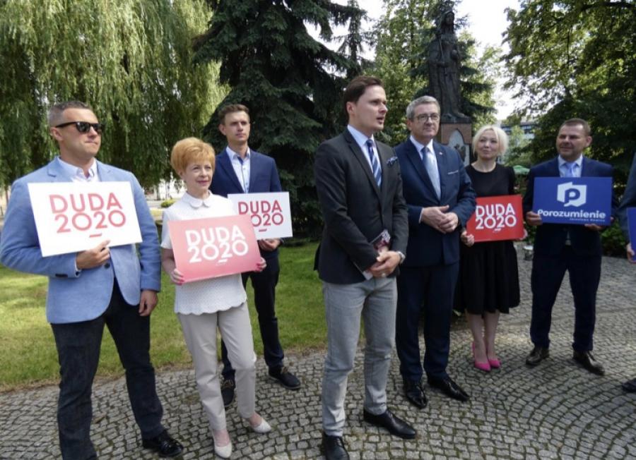Kampanijna konferencja Porozumienia Gowina na placu 3 Maja