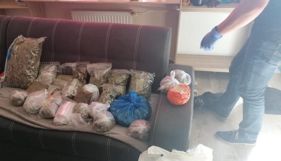 14 kg narkotyków, pościg przez centrum miasta i ucieczka przez okno