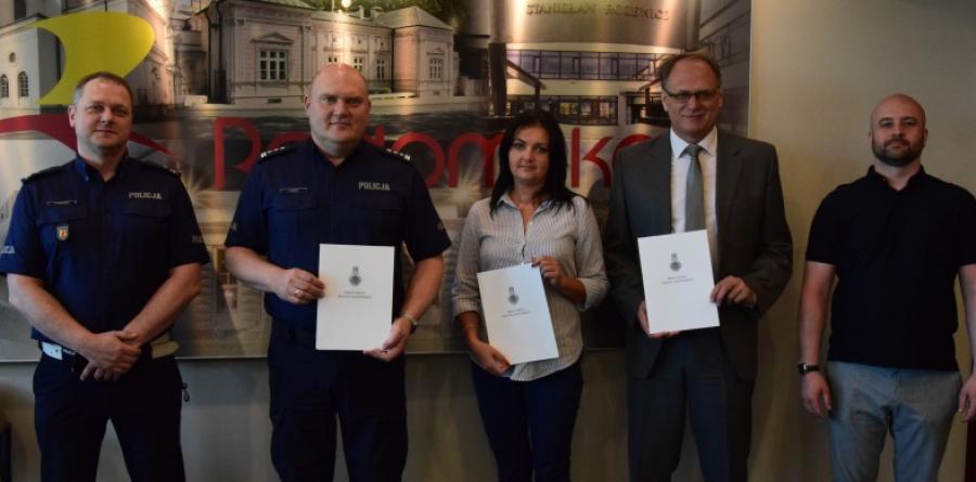 Bezpieczniej na drogach. Współpraca miasta, policji i szkoły jazdy Elcar