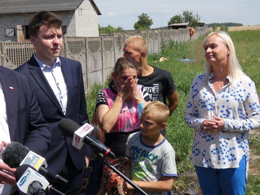 [ZDJĘCIA] Za trzy miesiące pani Magda i jej dzieci mają mieć nowy dom