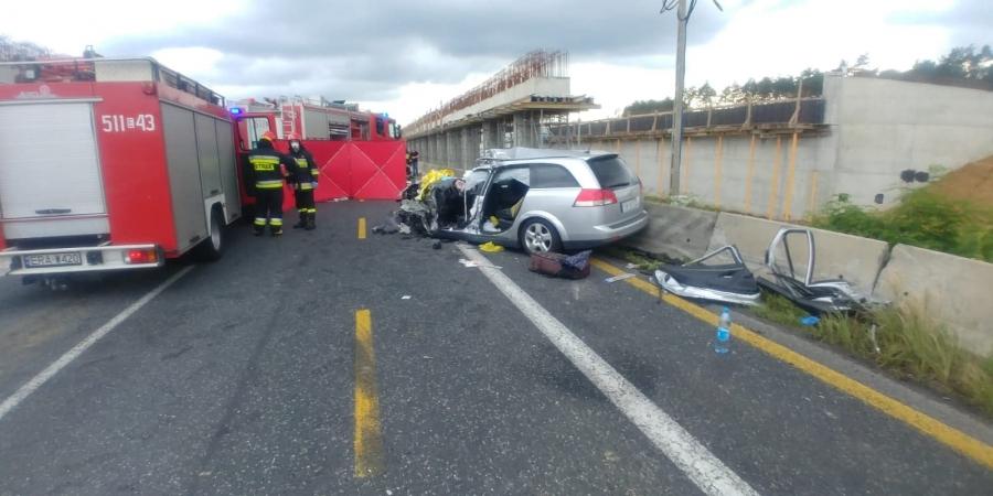 Tragiczny wypadek na DK1: TIR wjechał w opla, jedna osoba nie żyje