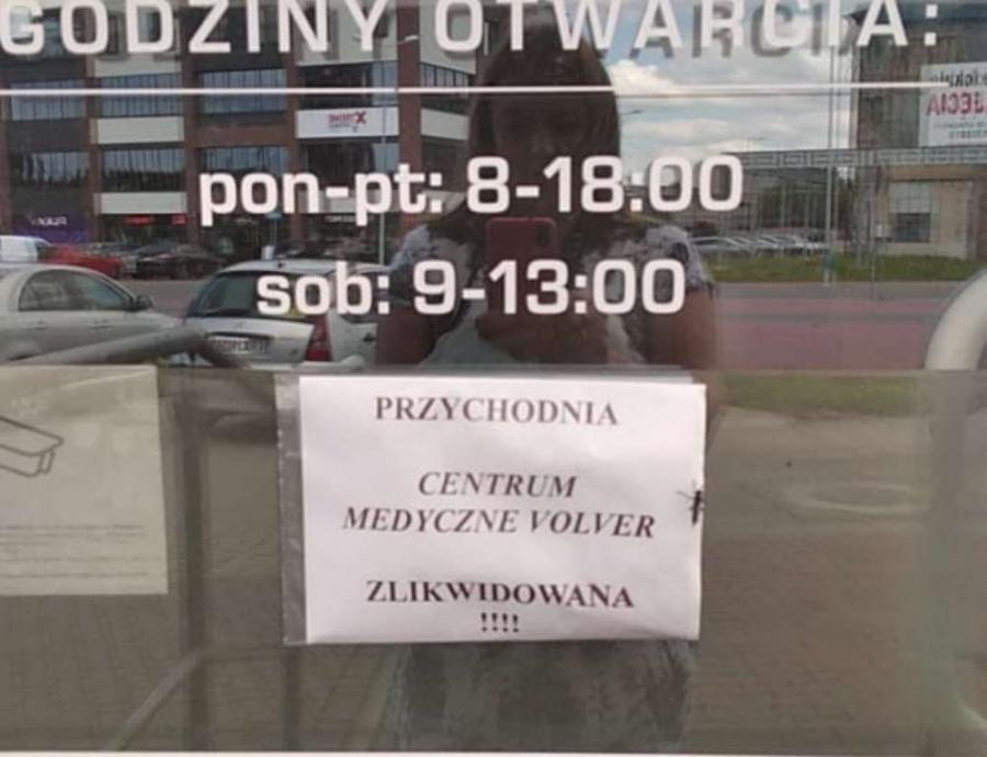 Radomszczańska przychodnia Volver zlikwidowana. Takie ogłoszenie wisi na drzwiach