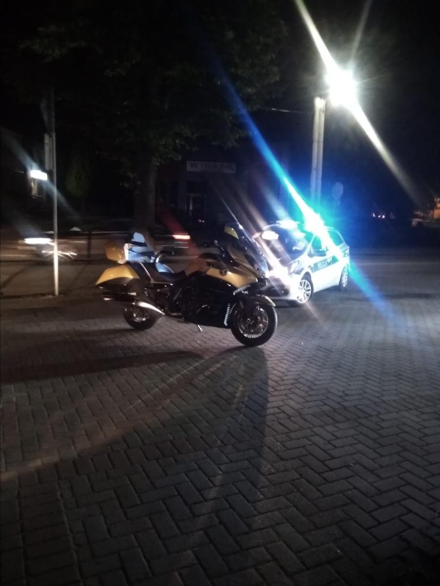 82-latek nie zauważył motocykla. Doszło do zderzenia