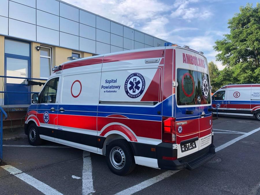 Szpital ma już nową karetkę, w miejsce tej, która spłonęła w Działoszynie