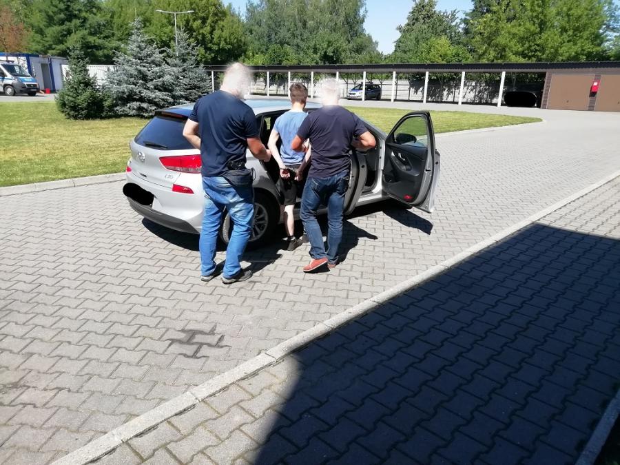 18-latek porąbał elektryczną hulajnogę siekierą. - Chciałem się wyładować
