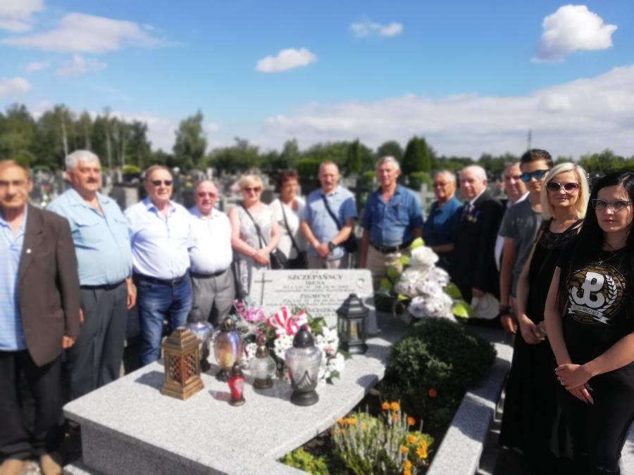 Działacze Solidarności w hołdzie Powstańcom Warszawskim