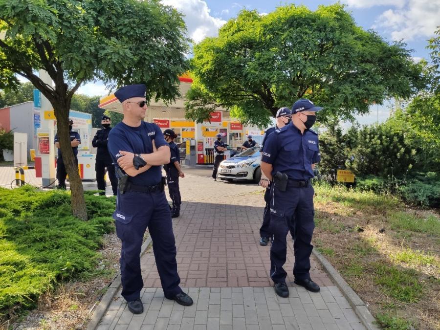 Pewna praca w niepewnych czasach: radomszczańscy policjanci zachęcają