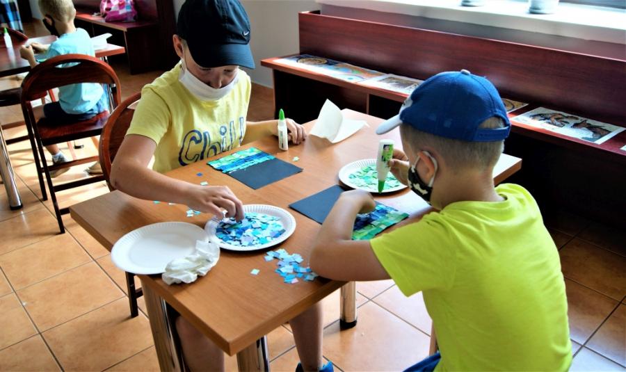 Mozaika i tkanina - wakacyjne warsztaty w radomszczańskim muzeum