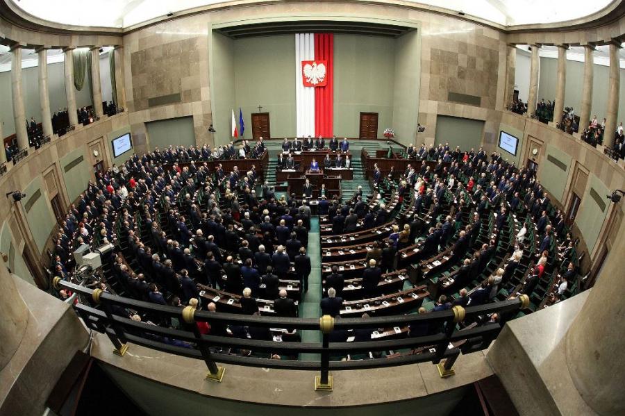 „Wstyd mi za ciebie”. Radomszczanie komentują podwyżki dla polityków