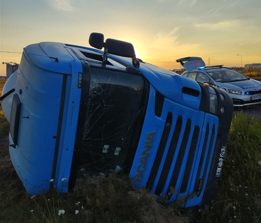Pijany 36-latek kierował TIR-em. Wjechał scanią do rowu przy Unii Europejskiej